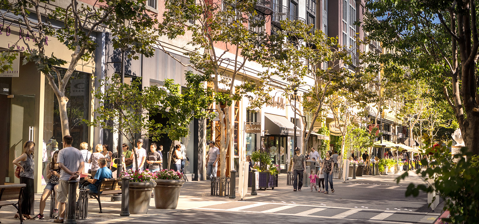 Santana Row San Jose shopping district and neighborhood moving area
